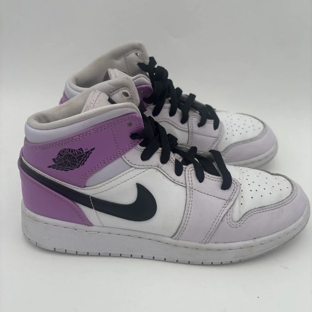 Nike Air Jordan 1 Mid GS White Barely Grape DQ8423-501 Size 5.5 Youth /‎ 7W